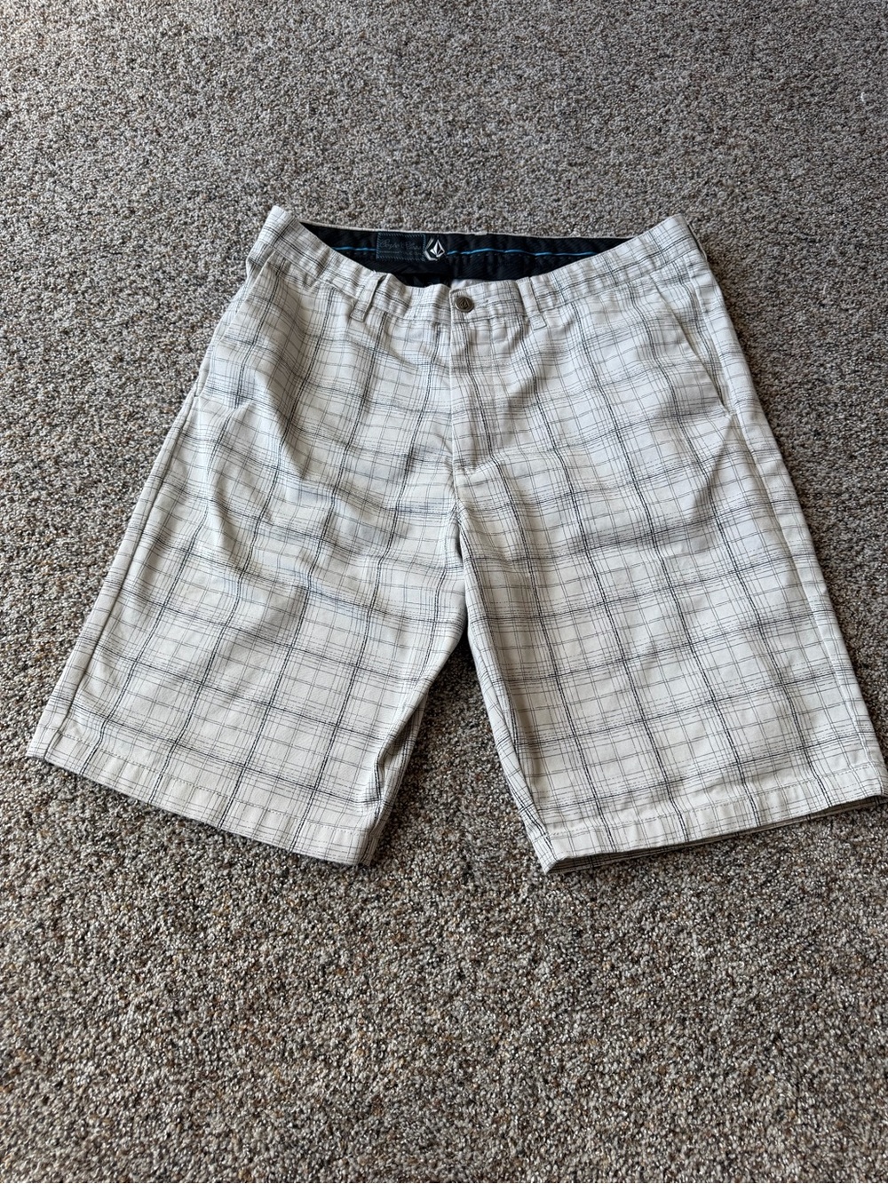 Volcom Corpo Class Mens 32 White Gray Plaid Chino Shorts Skater Surf Y2K